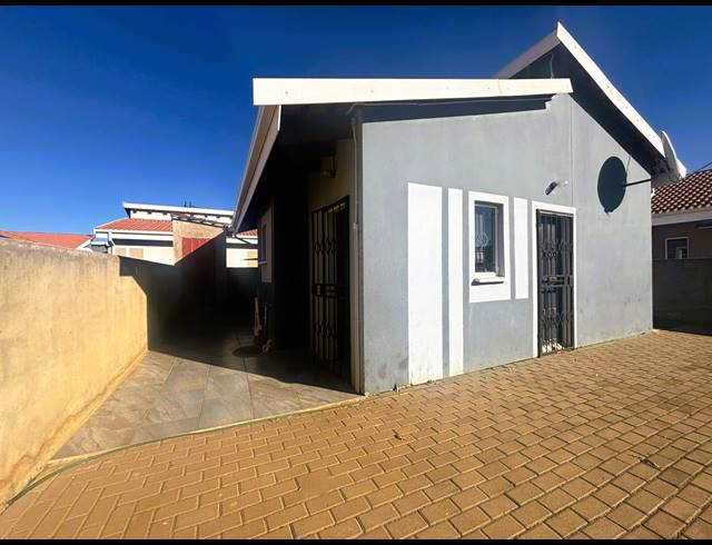 2 BEDROOM HOUSE FOR SALE IN SAVANNA CITY